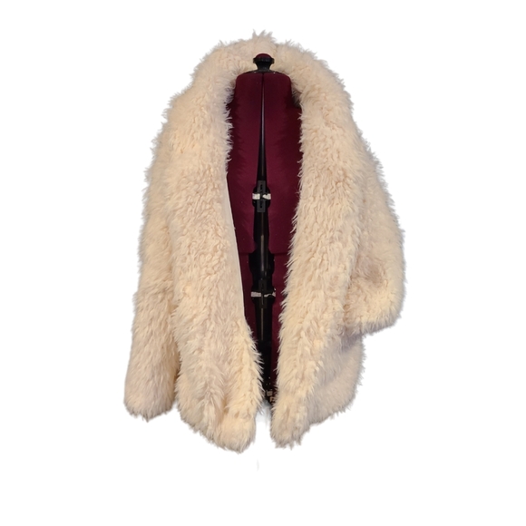 Love Tree Jackets & Blazers - Love Tree Faux Fur Coat